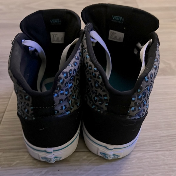 Vans - Picture 3 of 5